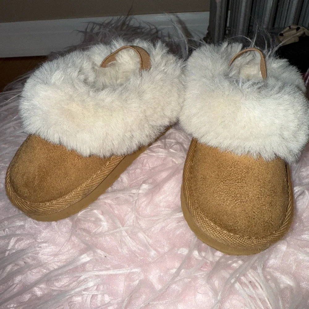 The Children's Place Tan Slippers with Faux Fur